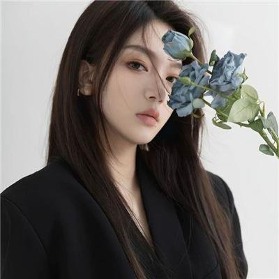 热裤荡女